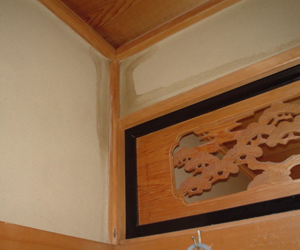 欄間の天井雨漏り